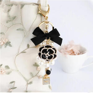 Keychain with Pearl Pendant camellia Flower Key Ring Handbags Purse Bag Charms